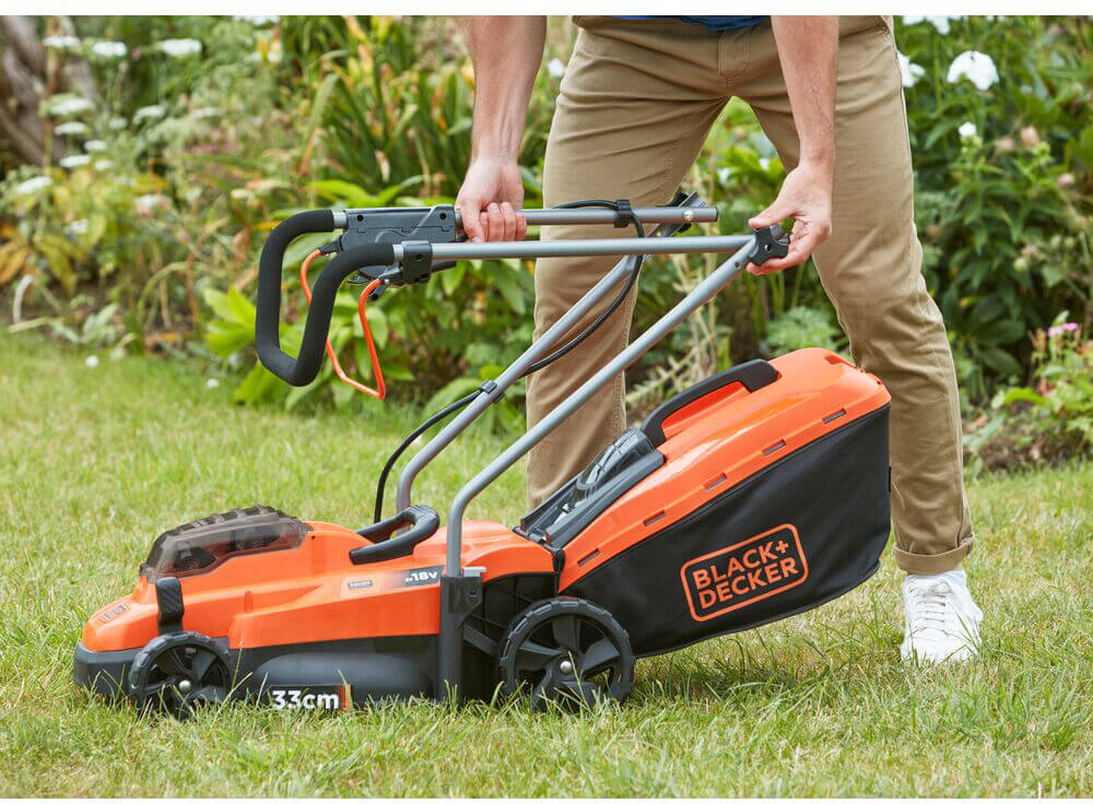 Газонокосарка акумуляторна BLACK+DECKER BCMW3318