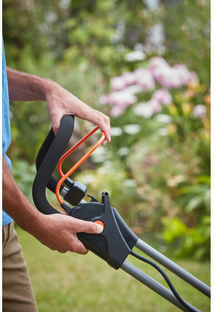 Газонокосарка акумуляторна BLACK+DECKER BCMW3318