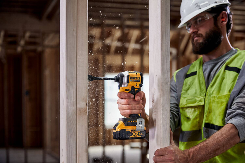 Акумуляторний шуруповерт DeWALT безщітковий DCF850P2T
