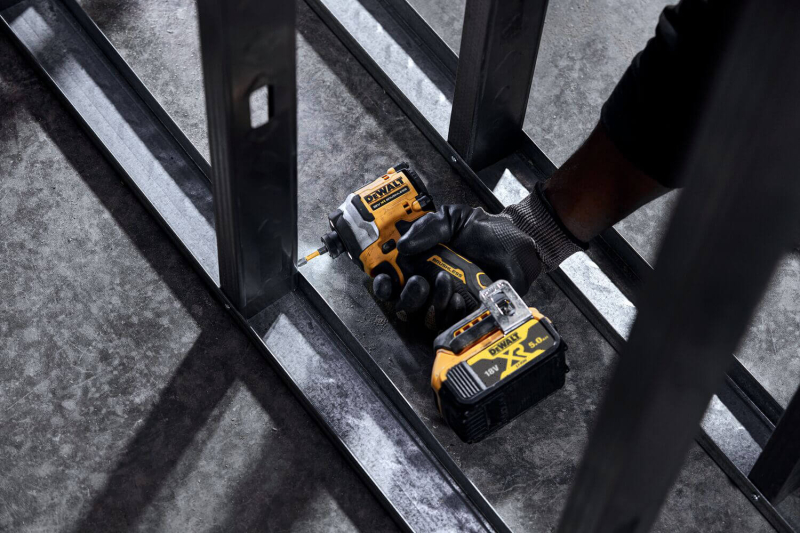 Акумуляторний шуруповерт DeWALT безщітковий DCF850P2T