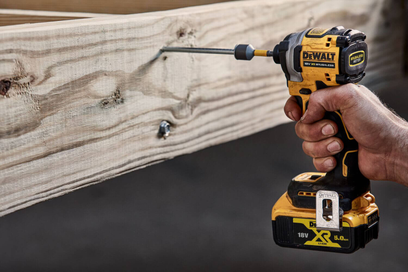 Акумуляторний шуруповерт DeWALT безщітковий DCF850P2T