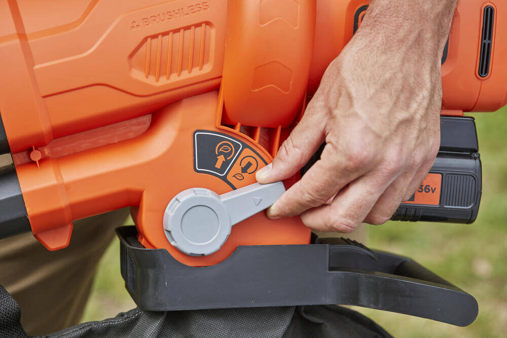 Садовий пилосос акумуляторний BLACK+DECKER безщітковий BCBLV3625L1