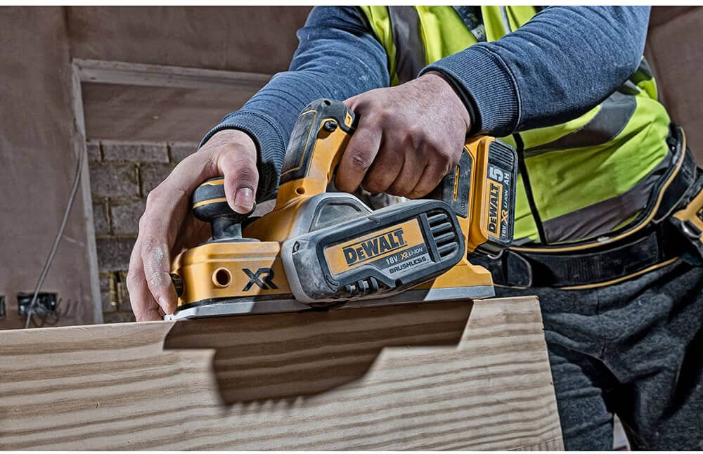 Рубанок акумуляторний DeWALT безщітковий DCP580N