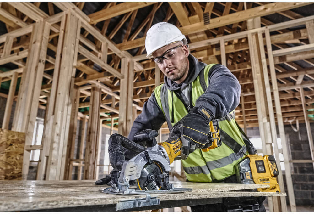 Пила дискова акумуляторна DeWALT безщіткова DCS571N