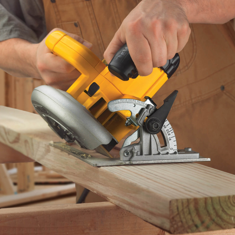 Пила дискова DeWALT DWE575K