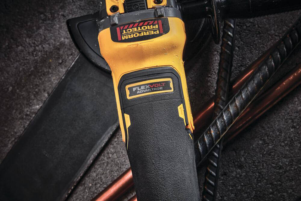 Кутова шліфувальна машина акумуляторна  DeWALT безщіткова DCG409T1