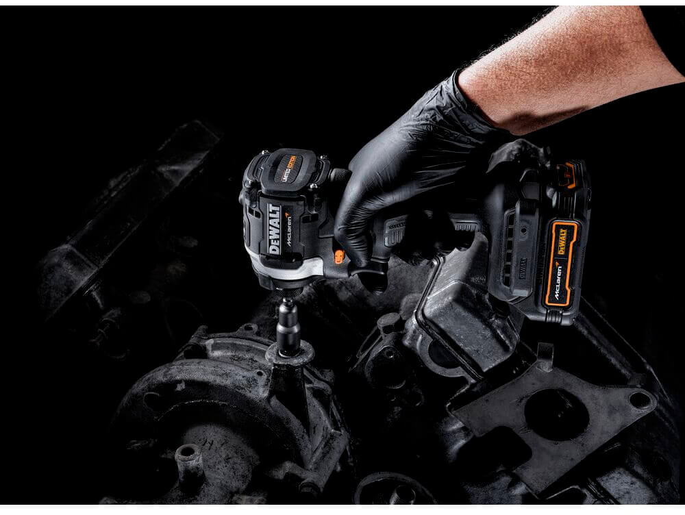 Акумуляторний шуруповерт DeWALT McLaren F1 TEAM LIMITED EDITION DCF85ME2GT