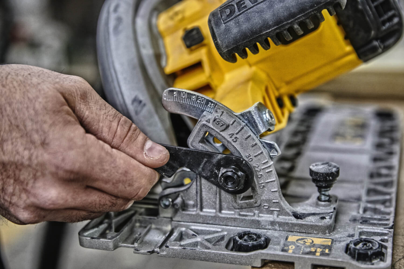 Пила дискова DeWALT DWE576K