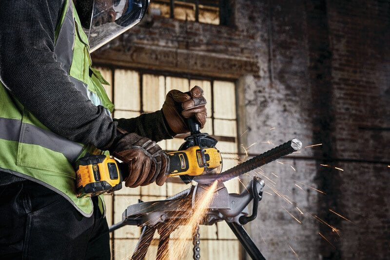 Кутова шліфувальна машина акумуляторна  DeWALT безщіткова DCG409VSNT