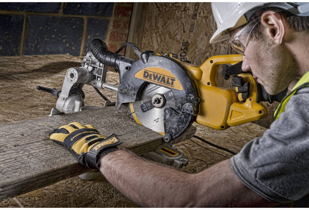 Пила торцювальна DeWALT DWS773