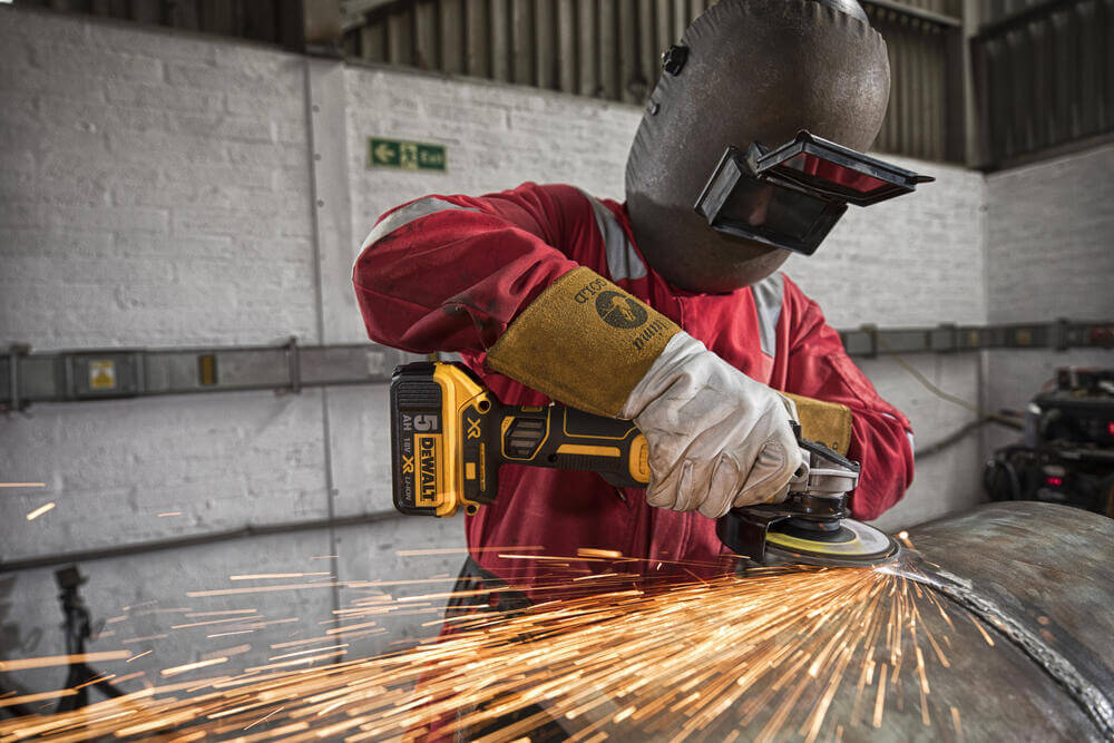 Кутова шліфувальна машина акумуляторна  DeWALT DCG405P3