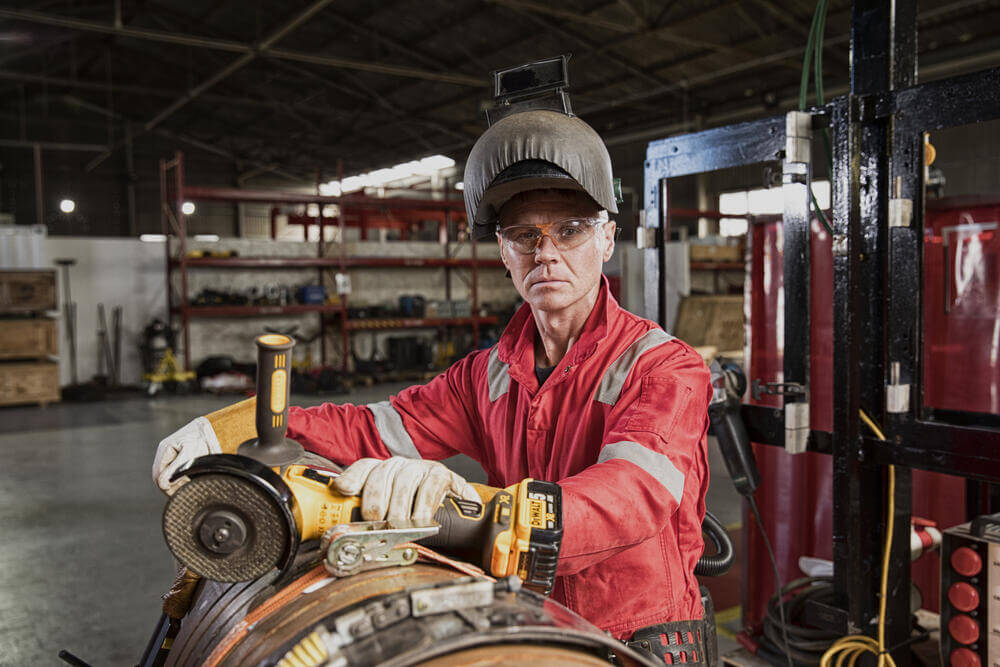 Кутова шліфувальна машина акумуляторна  DeWALT DCG405P3