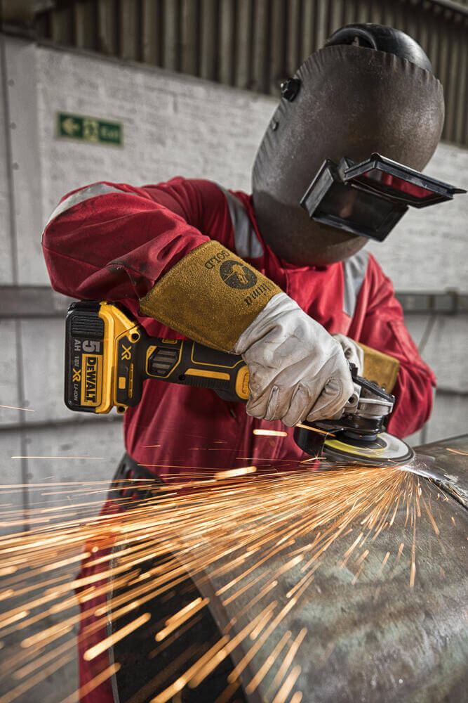 Кутова шліфувальна машина акумуляторна  DeWALT DCG405P3