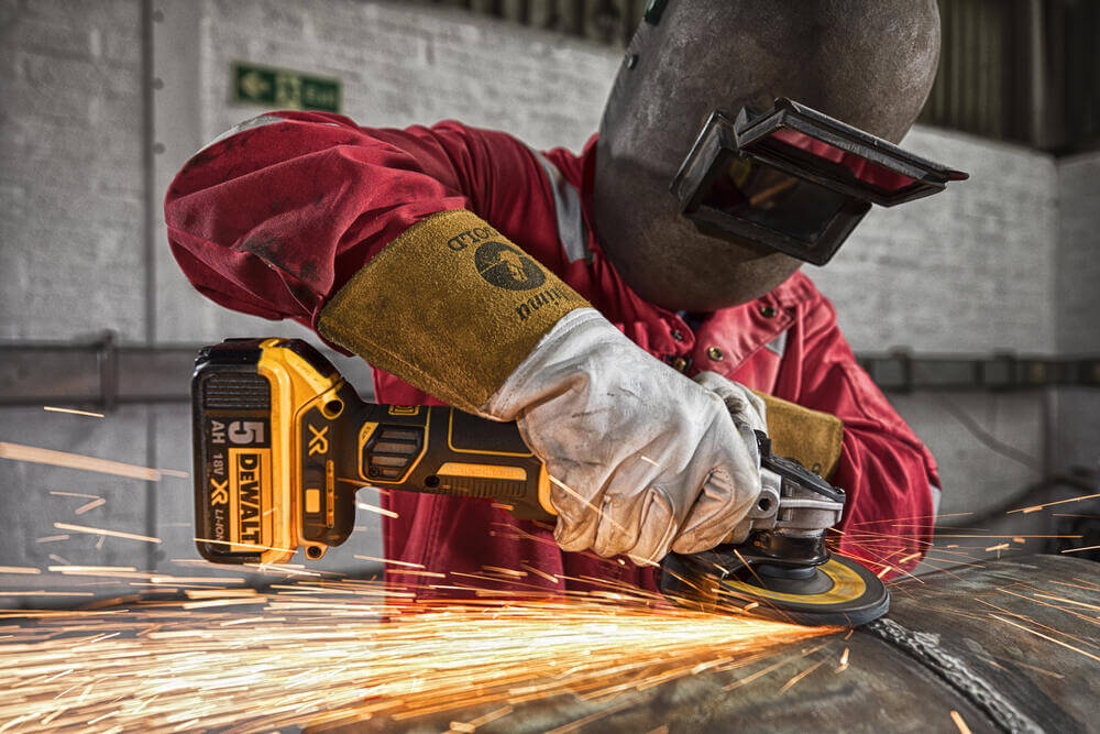 Кутова шліфувальна машина акумуляторна  DeWALT DCG405P3