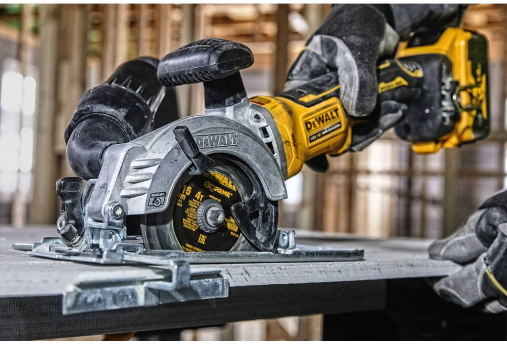 Пила дискова акумуляторна DeWALT DCS571NT