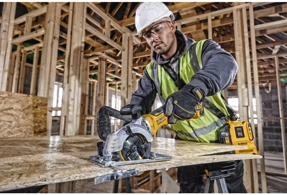 Пила дискова акумуляторна DeWALT DCS571NT