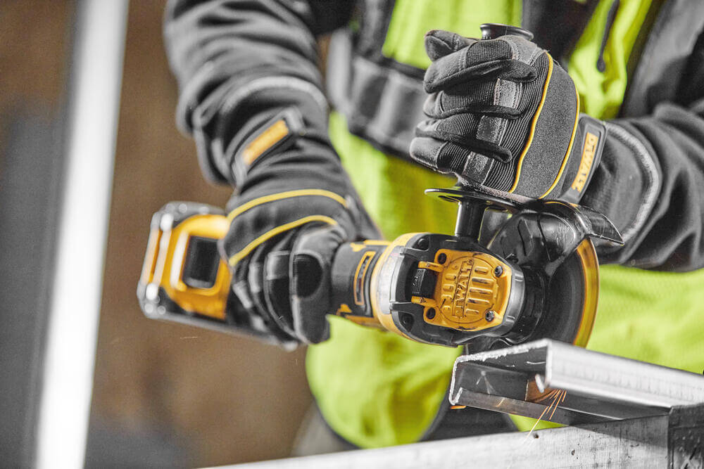 Кутова шліфувальна машина акумуляторна  DeWALT DCG409NT