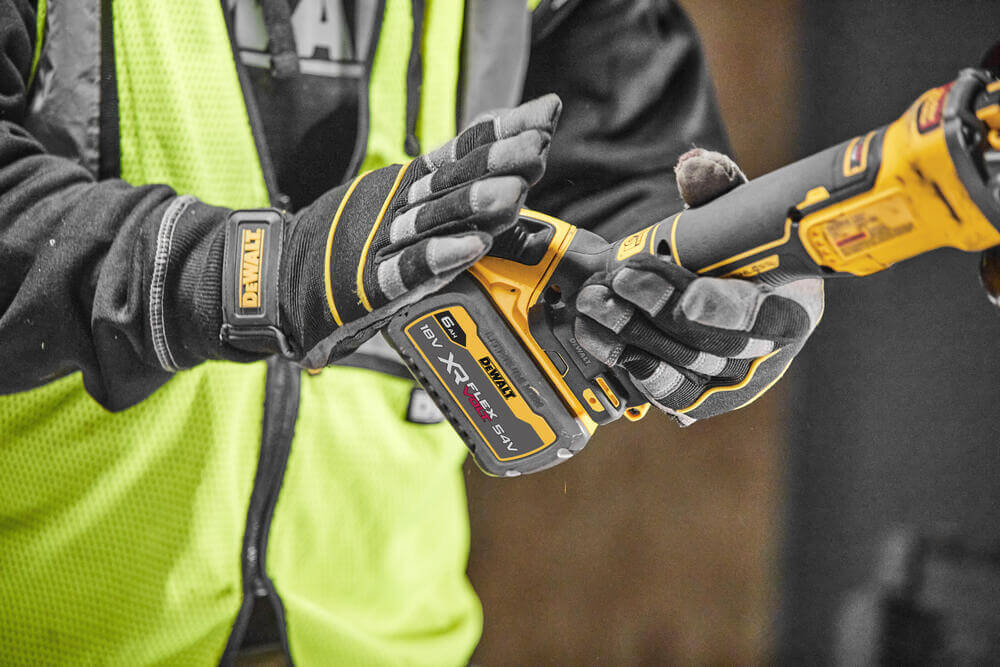 Кутова шліфувальна машина акумуляторна  DeWALT DCG409NT