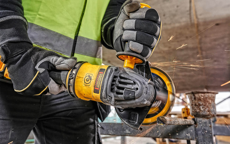 Кутова шліфувальна машина акумуляторна  DeWALT DCG418N