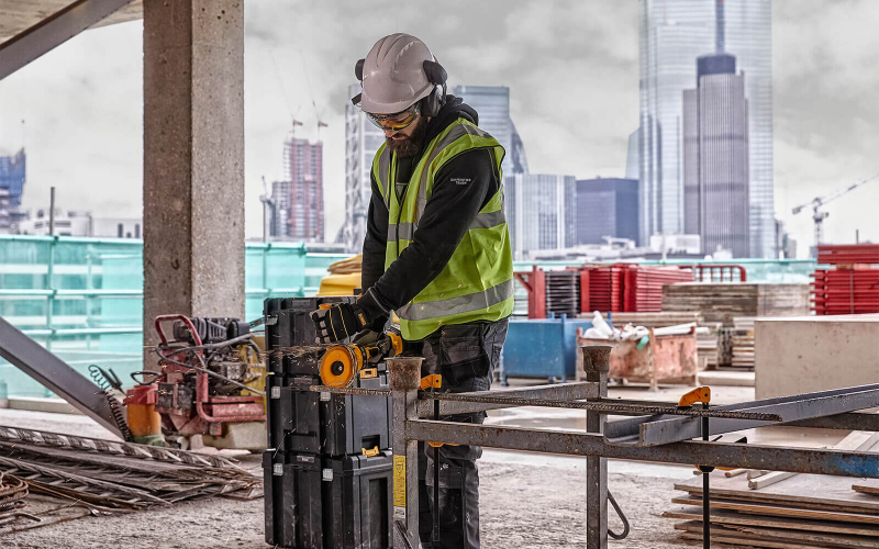 Кутова шліфувальна машина акумуляторна  DeWALT DCG418N