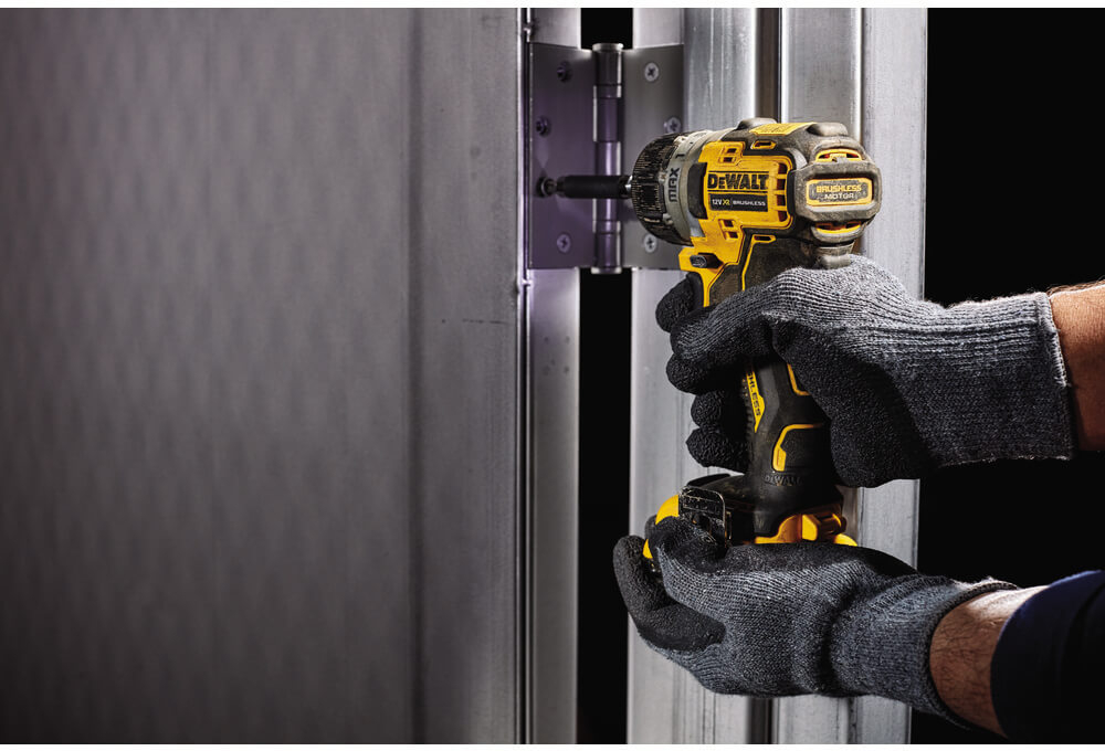 Акумуляторний шуруповерт DeWALT безщітковий DCF601D2