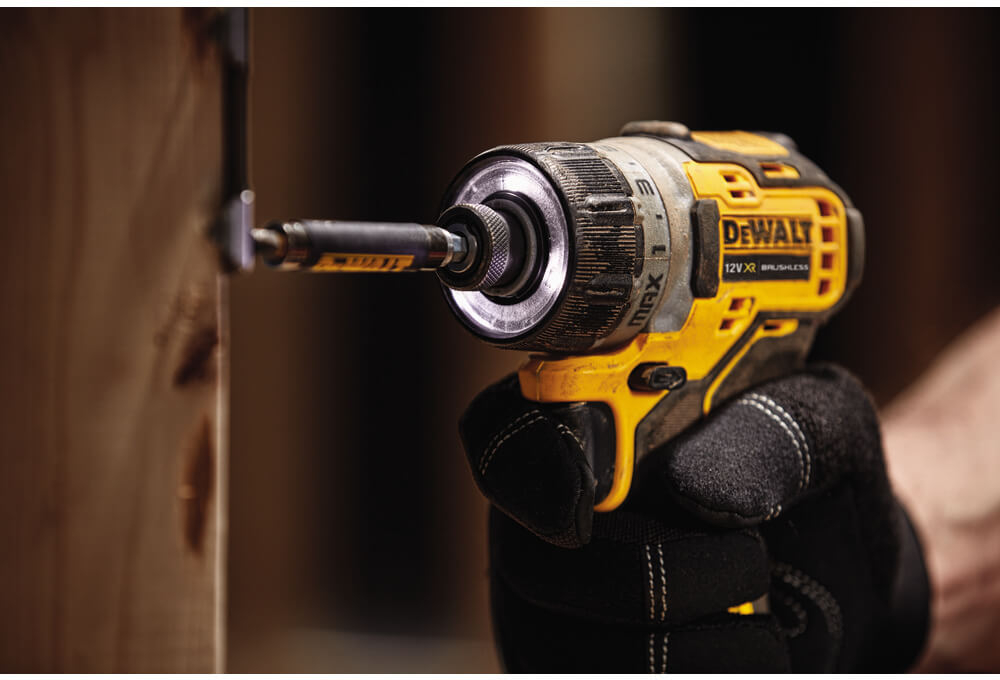 Акумуляторний шуруповерт DeWALT безщітковий DCF601D2