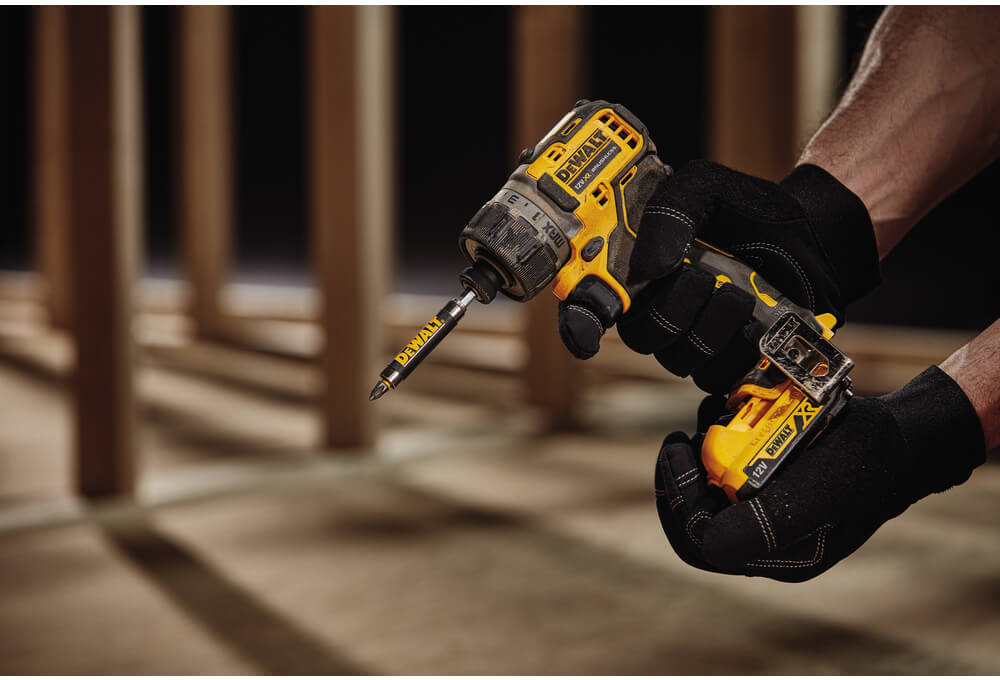 Акумуляторний шуруповерт DeWALT безщітковий DCF601D2