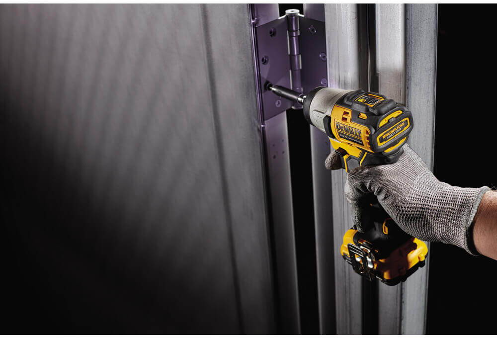 Акумуляторний шуруповерт DeWALT DCF801D2