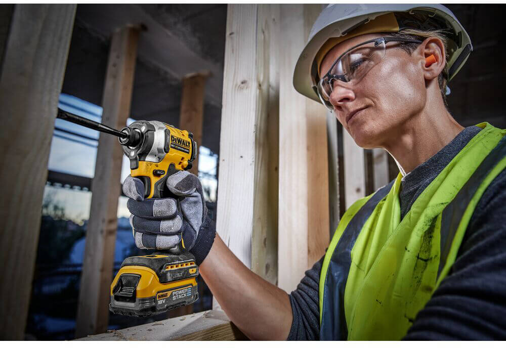 Акумуляторний шуруповерт DeWALT CF850E1T