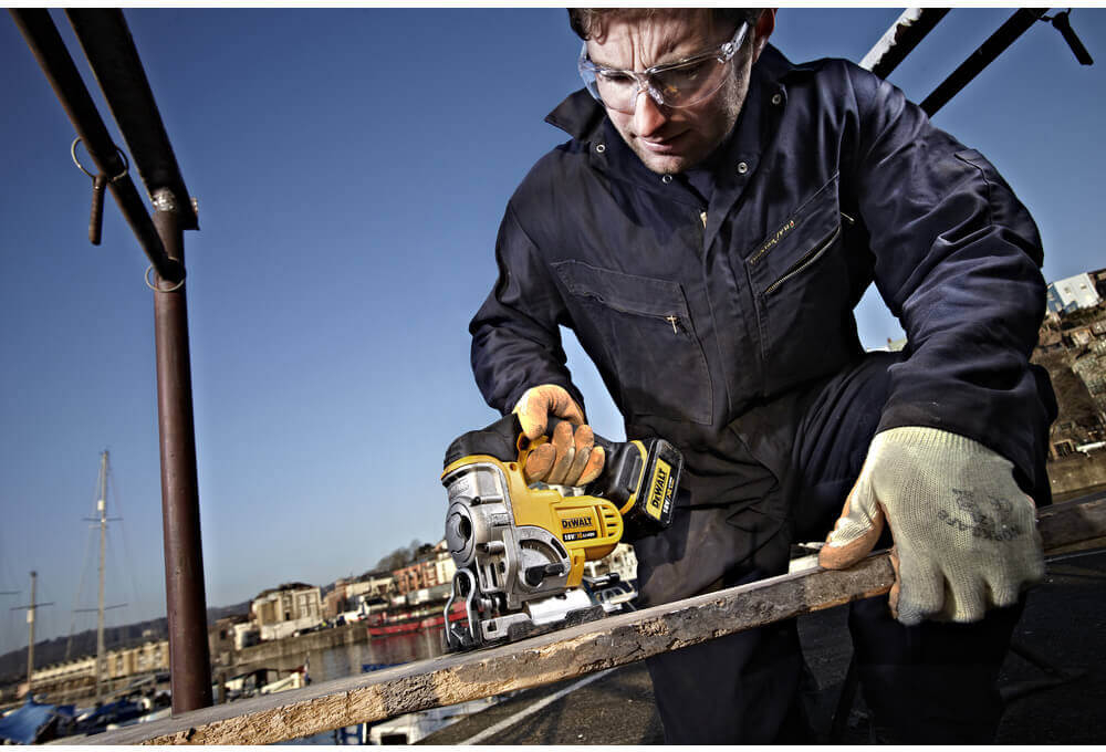 Акумуляторний електричний лобзик DeWALT DCS331N
