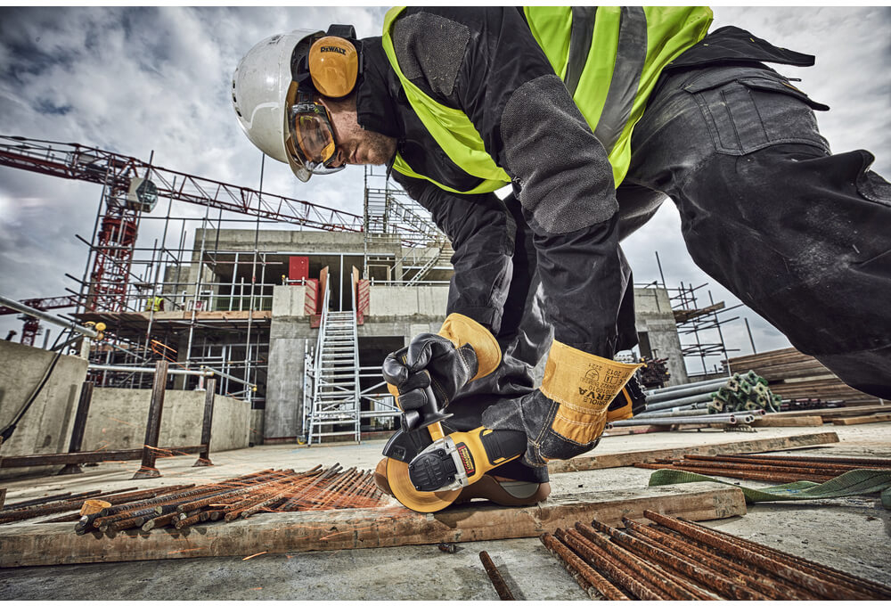 Кутова шліфувальна машина акумуляторна  DeWALT DCG406N