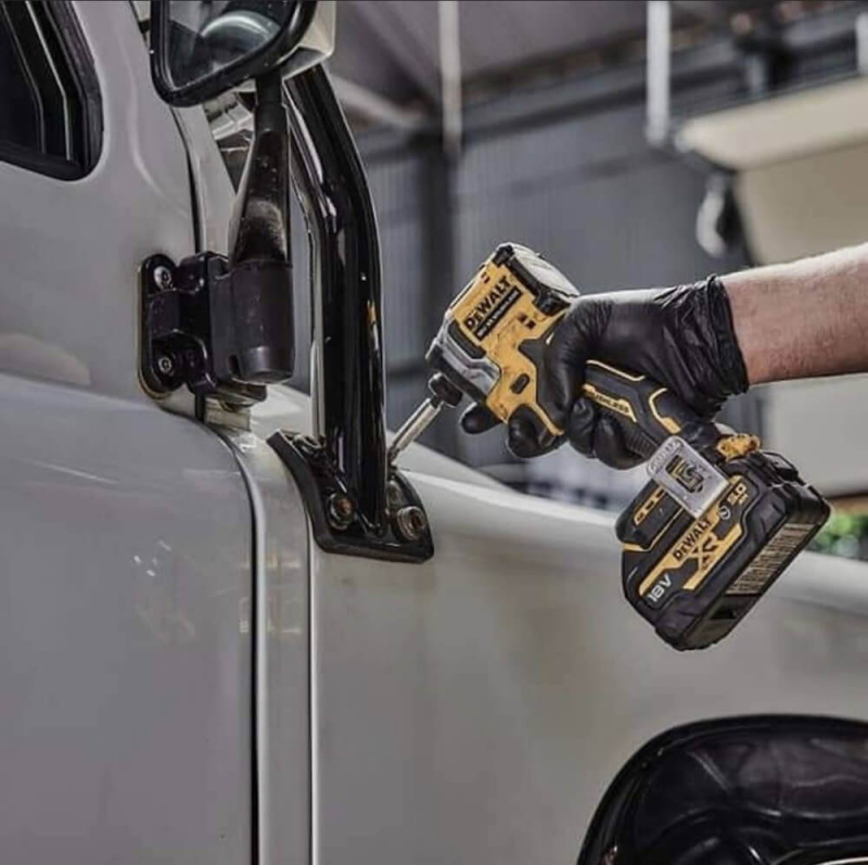Акумуляторний шуруповерт DeWALT ударний DCF850N