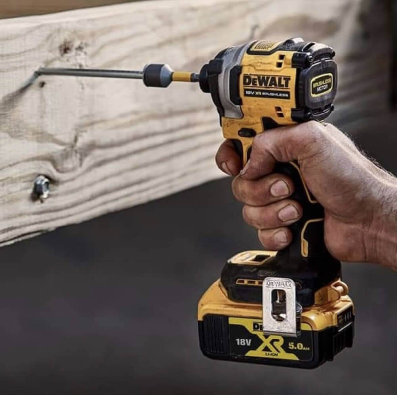 Акумуляторний шуруповерт DeWALT ударний DCF850N