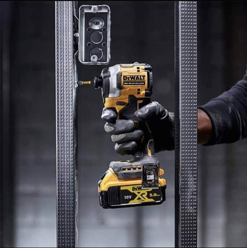 Акумуляторний шуруповерт DeWALT ударний DCF850N