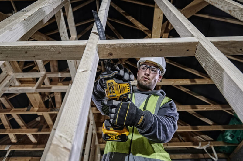 Пила шабельна акумуляторна DeWALT DCS369NT
