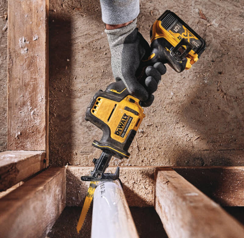 Пила шабельна акумуляторна DeWALT DCS369NT