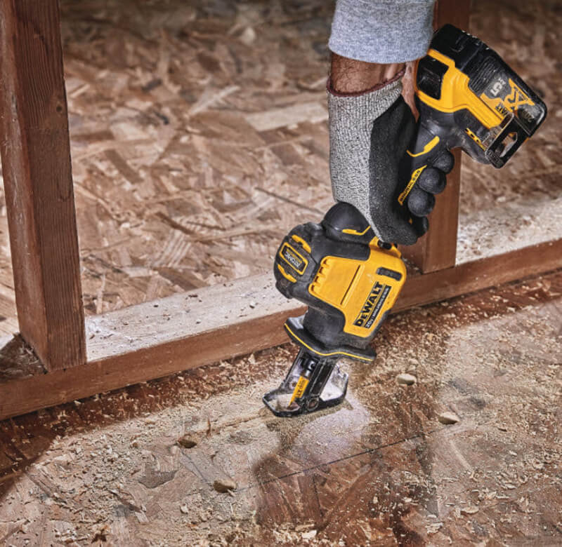 Пила шабельна акумуляторна DeWALT DCS369NT
