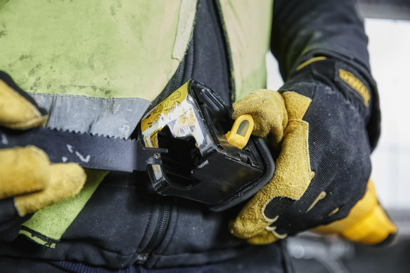 Пила шабельна акумуляторна DeWALT DWE305PK