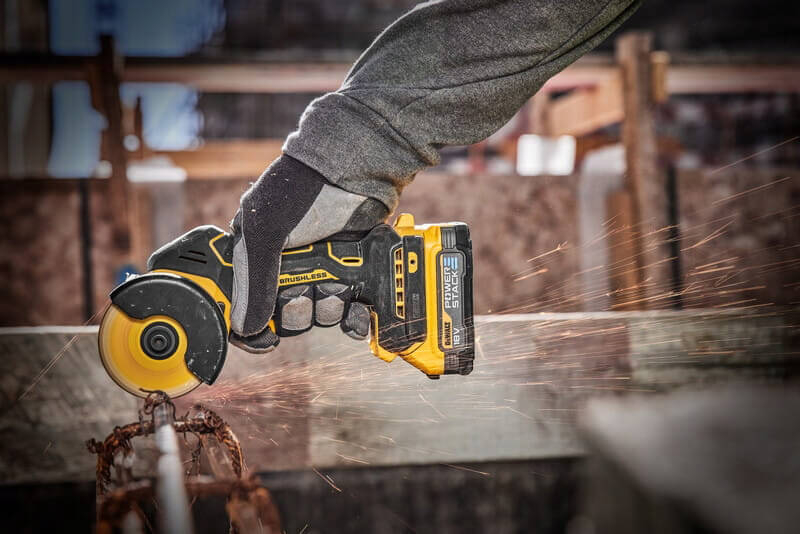 Пила дискова акумуляторна DeWALT DCS438N