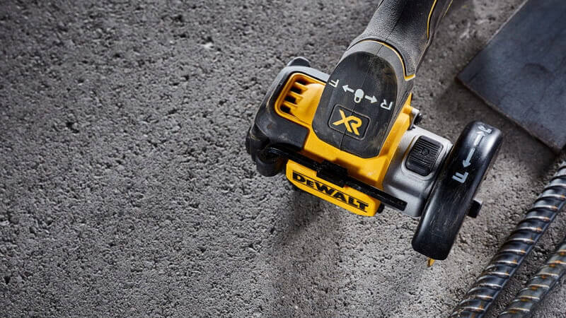 Пила дискова акумуляторна DeWALT DCS438N