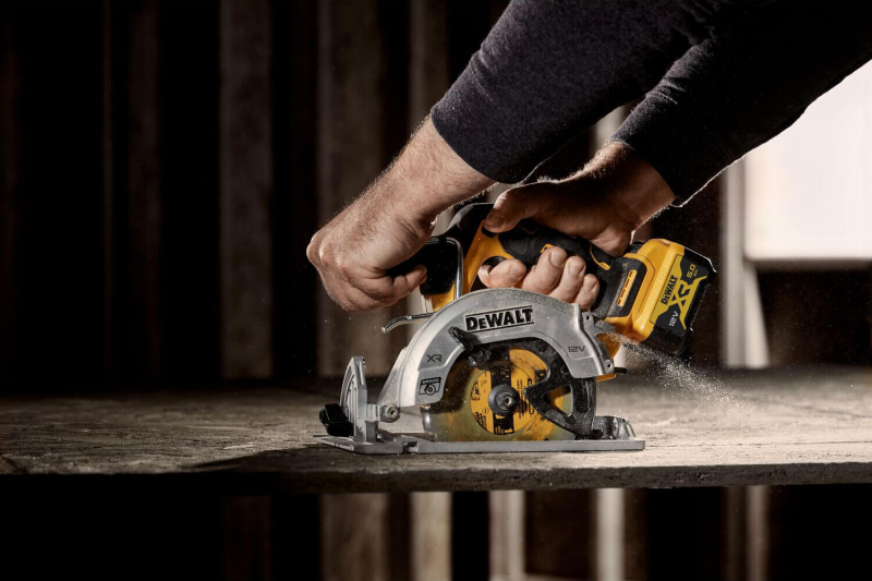 Пила дискова акумуляторна DeWALT DCS512NT