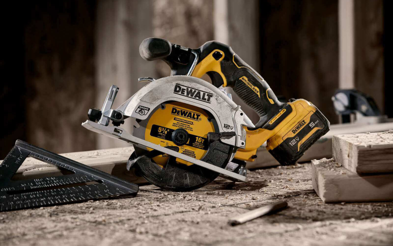 Пила дискова акумуляторна DeWALT DCS512NT