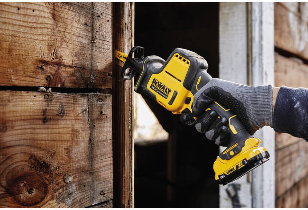 Пила шабельна акумуляторна DeWALT DCS312NT