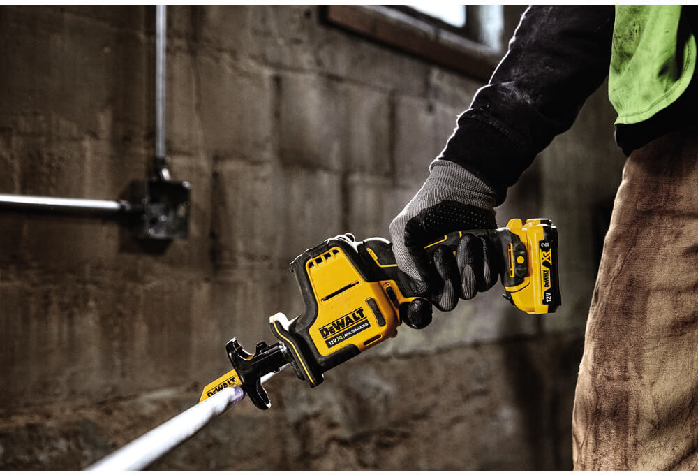 Пила шабельна акумуляторна DeWALT DCS312NT