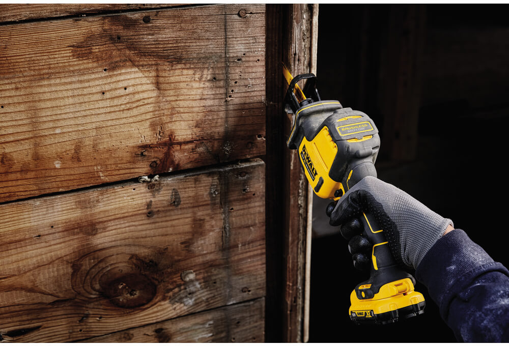 Пила шабельна акумуляторна DeWALT DCS312NT