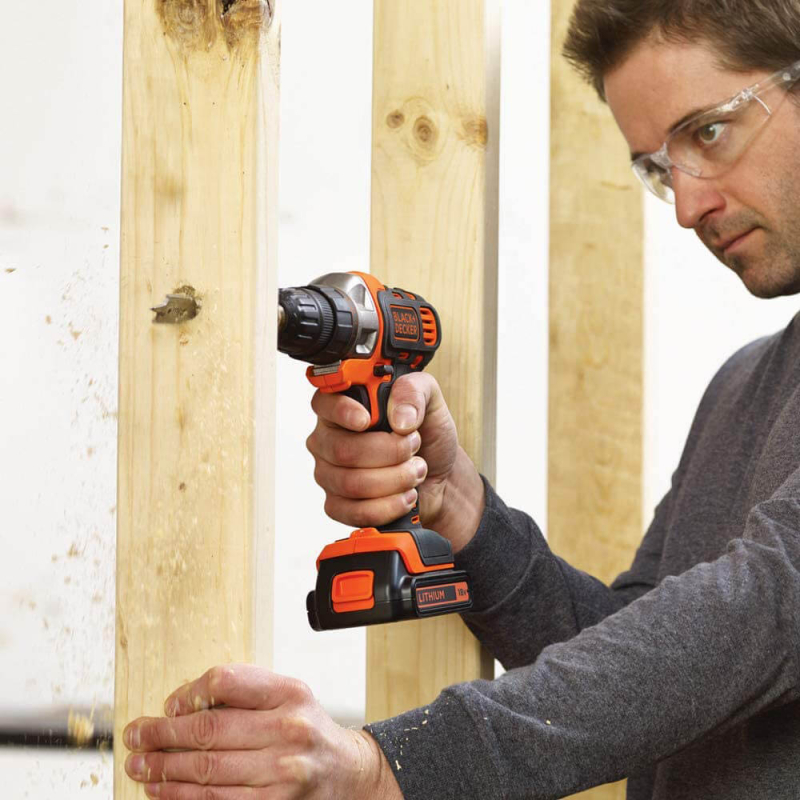 Акумуляторний шуруповерт BLACK+DECKER MT218K