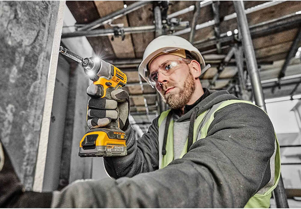 Акумуляторний шуруповерт DeWALT DCF840NT