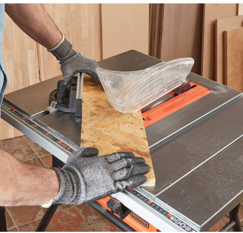 Пила настільна BLACK+DECKER BES720