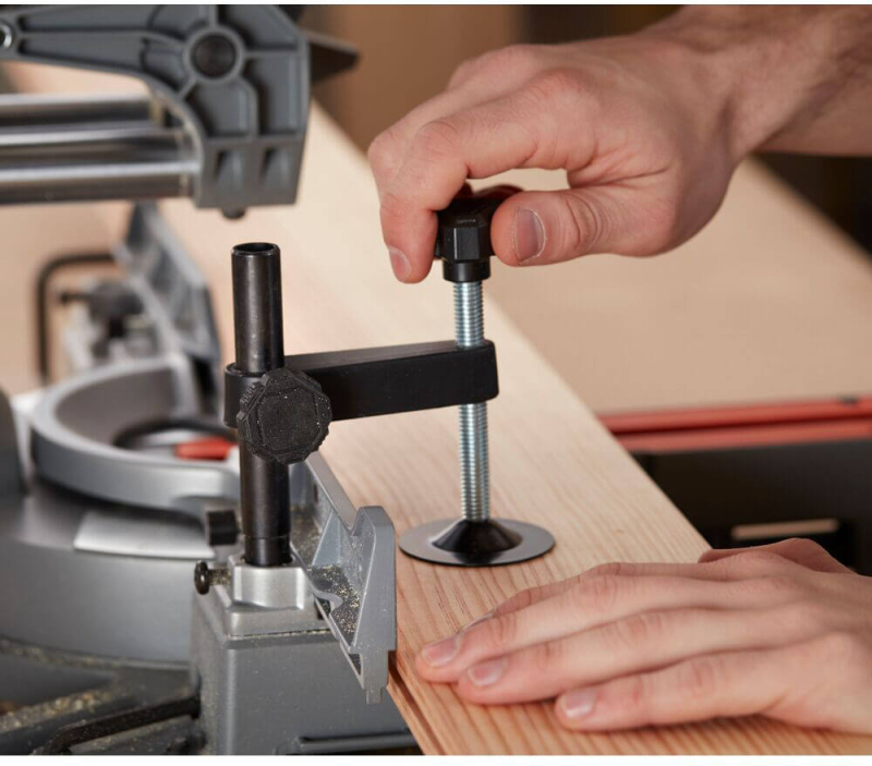 Пила торцювальна BLACK+DECKER BES700