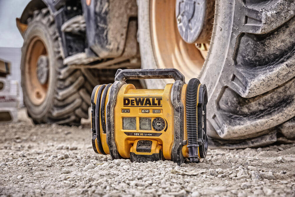 Компресор повітряний акумуляторний DeWALT DCC018